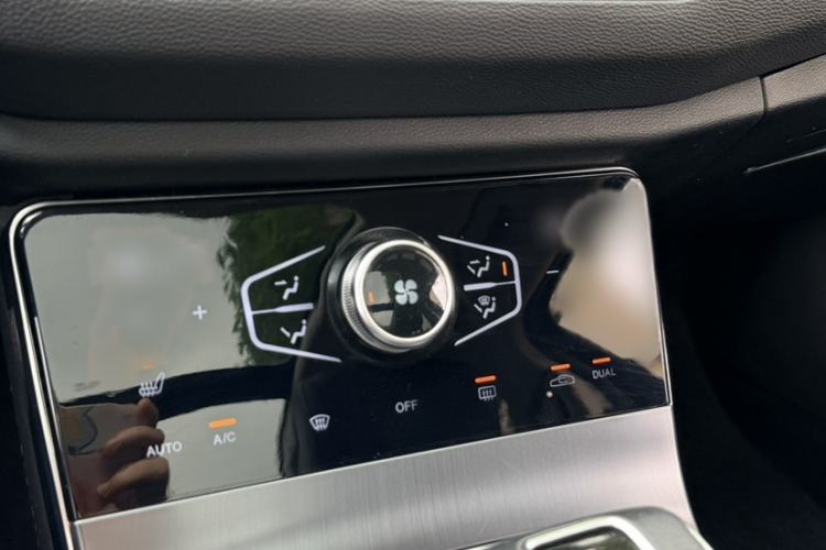 Used Hongqi H5 2022 Classic Model Facelift 1.8T Automatic Smart Connect Flagship Edition Interior 4