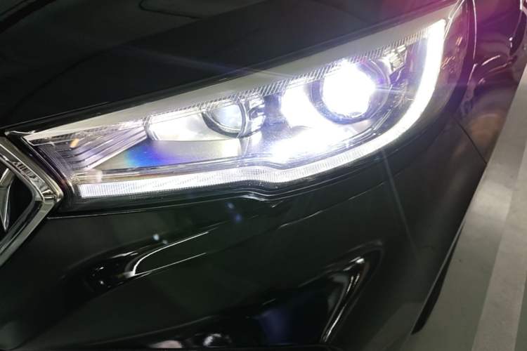 Used Hongqi H5 2022 Classic Model 1.5T DCT Flagship Edition Left Front Headlight