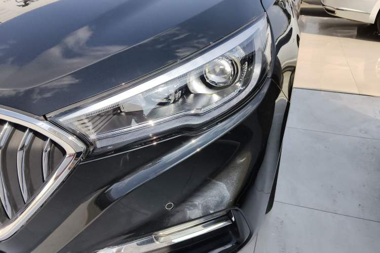 Used Hongqi H5 2022 Classic Model 1.8T Automatic Smart Connect Flagship Edition Left Front Headlight
