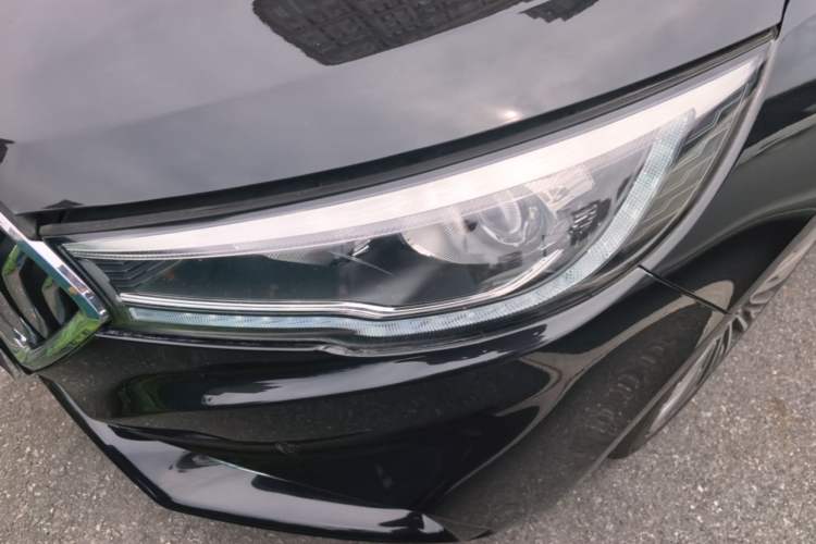 Used Hongqi H5 2022 Classic Model Facelift 1.8T Automatic Smart Connect Flagship Edition Left Front Headlight