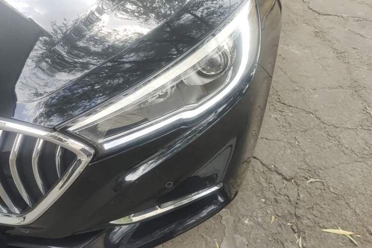 Used Hongqi H5 2022 Classic Model 1.8T Automatic Smart Connect Flagship Edition Left Front Headlight