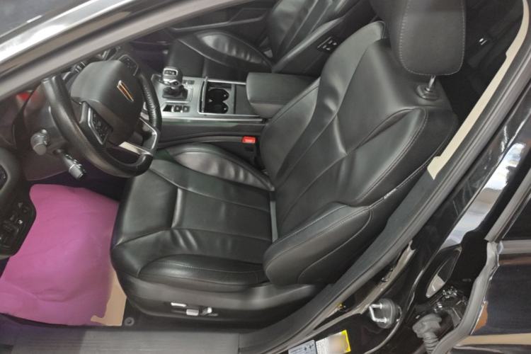 Used Hongqi H5 2022 Classic Model 1.8T Automatic Smart Connect Flagship Edition Left Front Seat