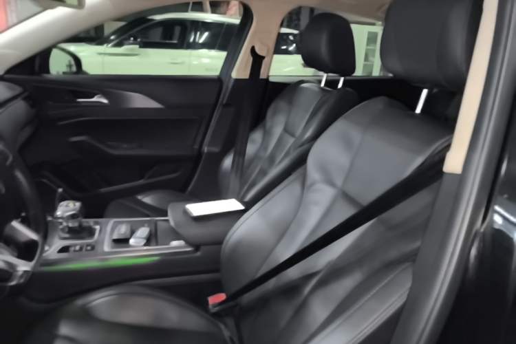 Used Hongqi H5 2022 Classic Model Facelift 1.8T Automatic Smart Connect Flagship Edition Left Front Seat