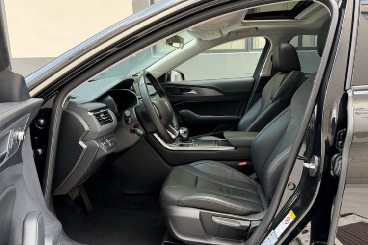 Used Hongqi H5 2022 Classic Model Facelift 1.5T DCT Qiyun Edition Left Front Seat