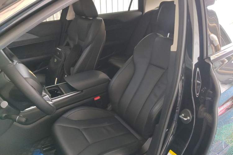 Used Hongqi H5 2022 Classic Model 1.5T DCT Flagship Edition Left Front Seat