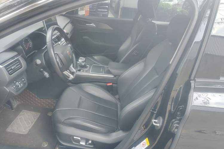Used Hongqi H5 2022 Classic Model 1.8T Automatic Smart Connect Flagship Edition Left Front Seat