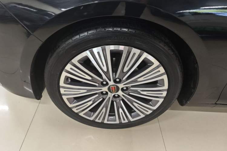 Used Hongqi H5 2022 Classic Model 1.8T Automatic Smart Connect Flagship Edition Left Front Wheel Hub