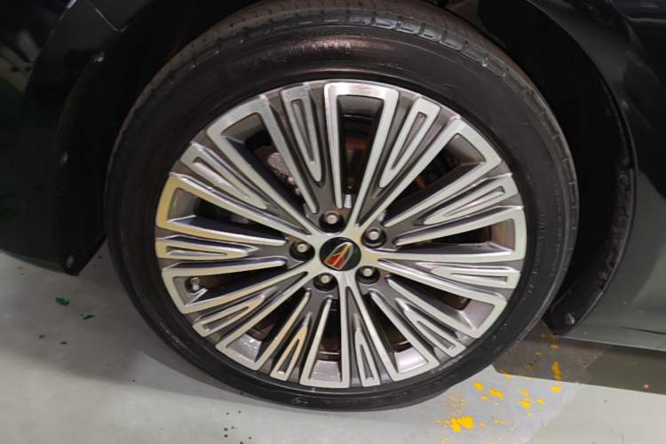 Used Hongqi H5 2022 Classic Model Facelift 1.5T DCT Qiyun Edition Left Front Wheel Hub