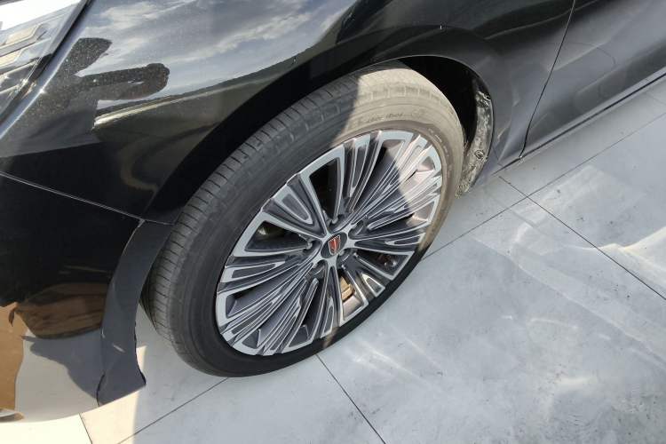 Used Hongqi H5 2022 Classic Model 1.8T Automatic Smart Connect Flagship Edition Left Front Wheel Hub