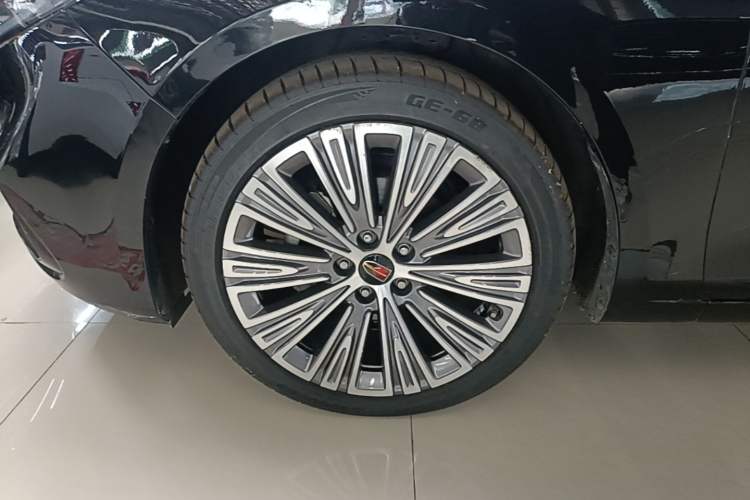 Used Hongqi H5 2022 Classic Model Facelift 1.8T Automatic Smart Connect Flagship Edition Left Front Wheel Hub