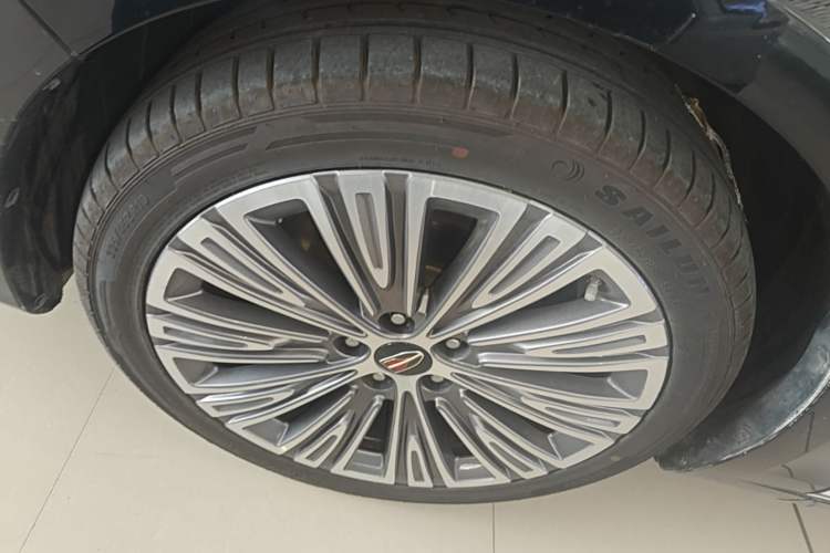 Used Hongqi H5 2022 Classic Model Facelift 1.8T Automatic Smart Connect Flagship Edition Left Front Wheel Hub