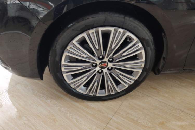 Used Hongqi H5 2022 Classic Model 1.8T Automatic Smart Connect Flagship Edition Left Front Wheel Hub