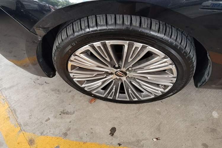 Used Hongqi H5 2022 Classic Model Facelift 1.5T DCT Qiyun Edition Left Front Wheel Hub