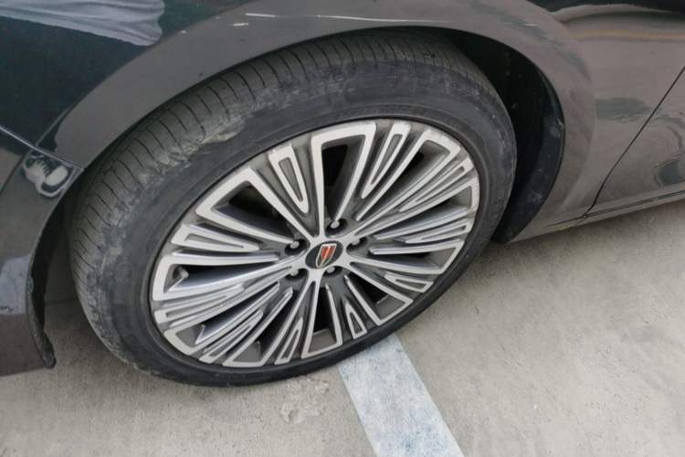 Used Hongqi H5 2022 Classic Model Facelift 1.8T Automatic Smart Connect Flagship Edition Left Front Wheel Hub