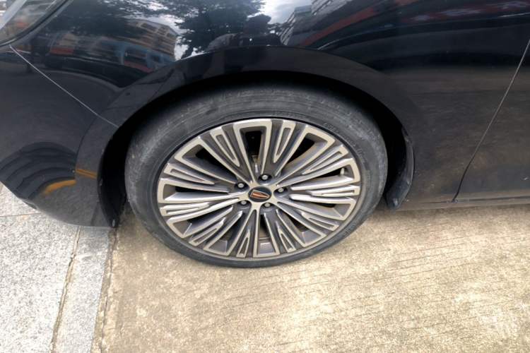 Used Hongqi H5 2022 Classic Model Facelift 1.8T Automatic Smart Connect Flagship Edition Left Front Wheel Hub