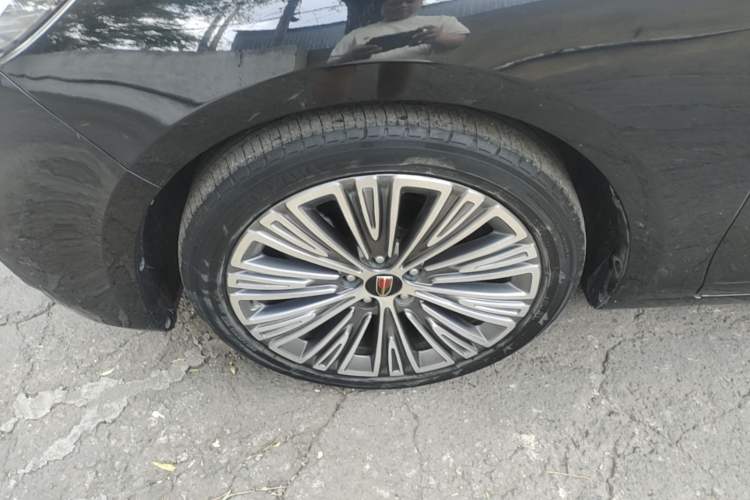Used Hongqi H5 2022 Classic Model 1.8T Automatic Smart Connect Flagship Edition Left Front Wheel Hub