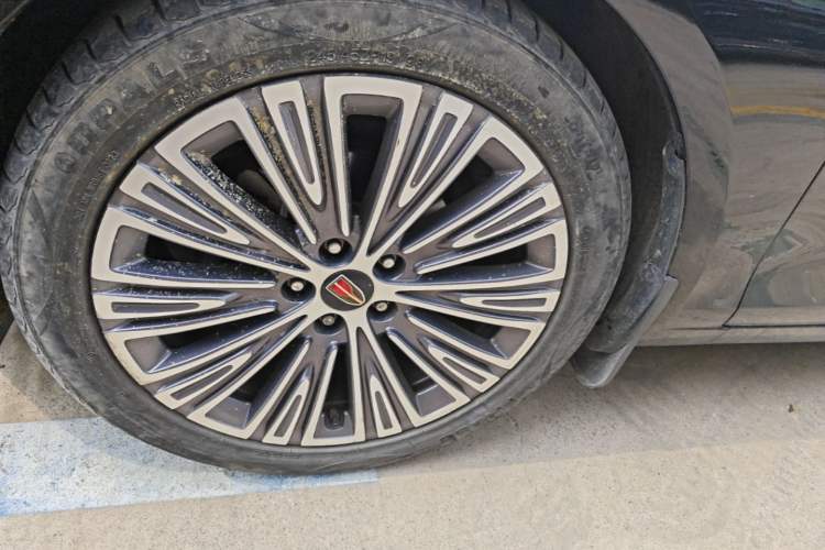 Used Hongqi H5 2022 Classic Model Facelift 1.8T Automatic Smart Connect Flagship Edition Left Front Wheel Hub