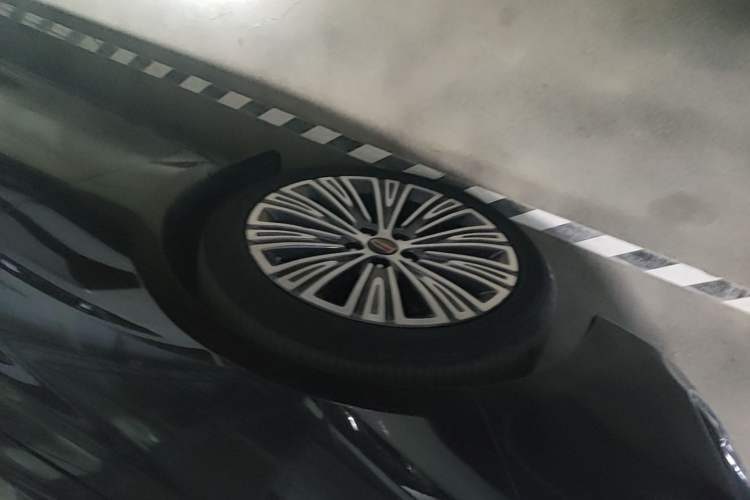 Used Hongqi H5 2022 Classic Model Facelift 1.5T DCT Qiyun Edition Left Front Wheel Hub