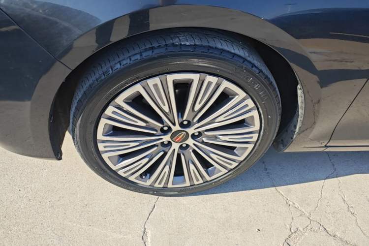 Used Hongqi H5 2022 Classic Model Facelift 1.8T Automatic Smart Connect Flagship Edition Left Front Wheel Hub