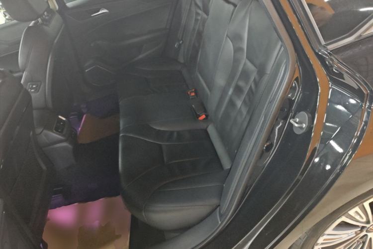 Used Hongqi H5 2022 Classic Model 1.8T Automatic Smart Connect Flagship Edition Left Rear Seat