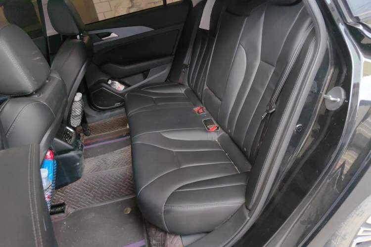 Used Hongqi H5 2022 Classic Model 1.8T Automatic Smart Connect Flagship Edition Left Rear Seat