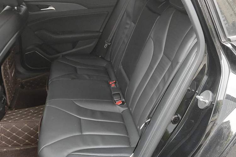 Used Hongqi H5 2022 Classic Model Facelift 1.8T Automatic Smart Connect Flagship Edition Left Rear Seat