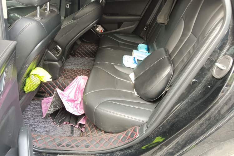 Used Hongqi H5 2022 Classic Model 1.8T Automatic Smart Connect Flagship Edition Left Rear Seat