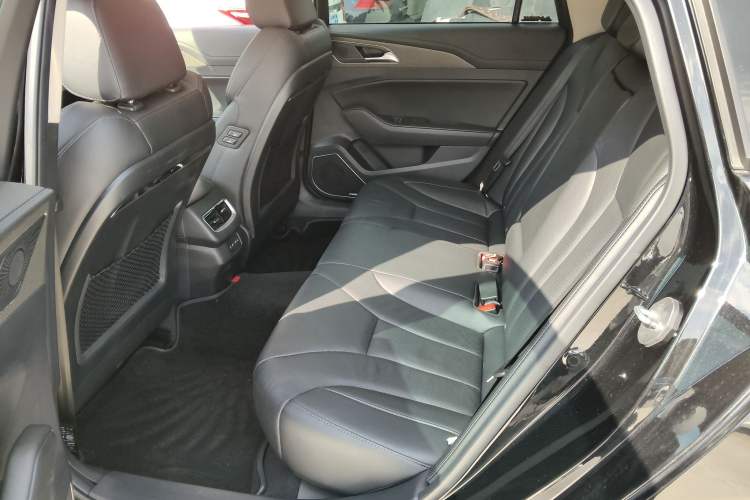 Used Hongqi H5 2022 Classic Model 1.8T Automatic Smart Connect Flagship Edition Left Rear Seat