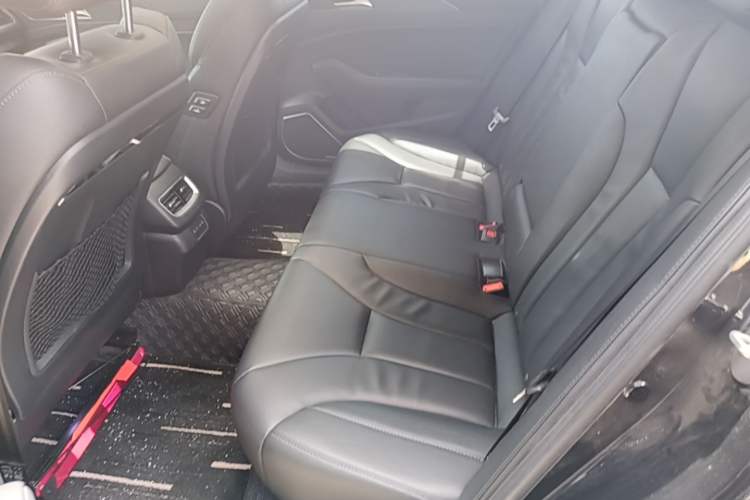 Used Hongqi H5 2022 Classic Model Facelift 1.8T Automatic Smart Connect Flagship Edition Left Rear Seat