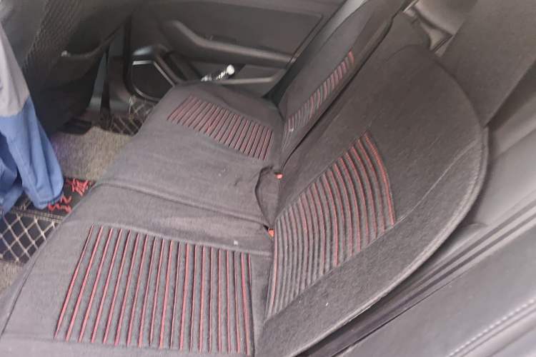 Used Hongqi H5 2022 Classic Model 1.8T Automatic Smart Connect Flagship Edition Left Rear Seat