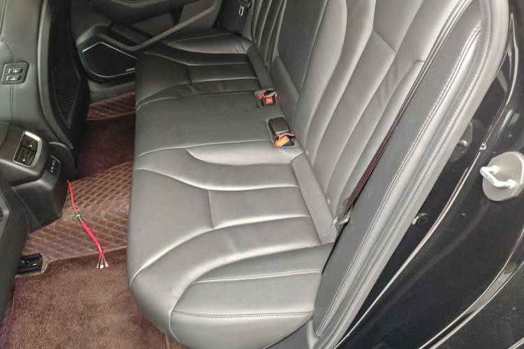 Used Hongqi H5 2022 Classic Model 1.8T Automatic Smart Connect Flagship Edition Left Rear Seat