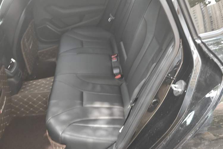 Used Hongqi H5 2022 Classic Model Facelift 1.8T Automatic Smart Connect Flagship Edition Left Rear Seat