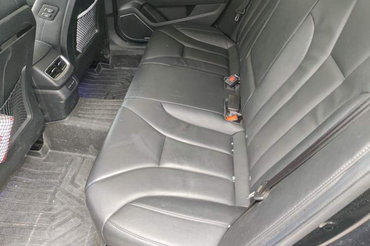 Used Hongqi H5 2022 Classic Model Facelift 1.8T Automatic Smart Connect Flagship Edition Left Rear Seat