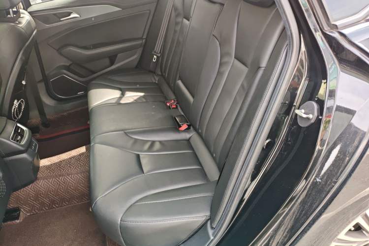 Used Hongqi H5 2022 Classic Model 1.8T Automatic Smart Connect Flagship Edition Left Rear Seat