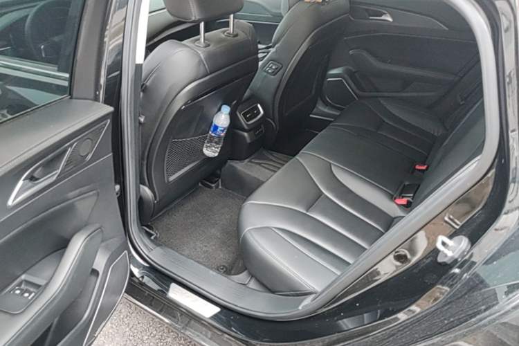 Used Hongqi H5 2022 Classic Model Facelift 1.8T Automatic Smart Connect Flagship Edition Left Rear Seat