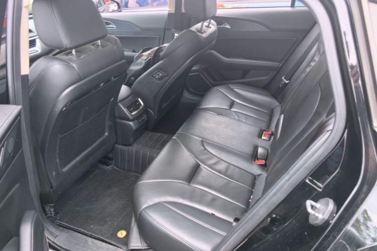 Used Hongqi H5 2022 Classic Model Facelift 1.8T Automatic Smart Connect Flagship Edition Left Rear Seat