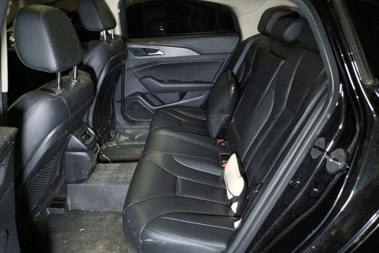 Used Hongqi H5 2022 Classic Model Facelift 1.8T Automatic Smart Connect Flagship Edition Left Rear Seat