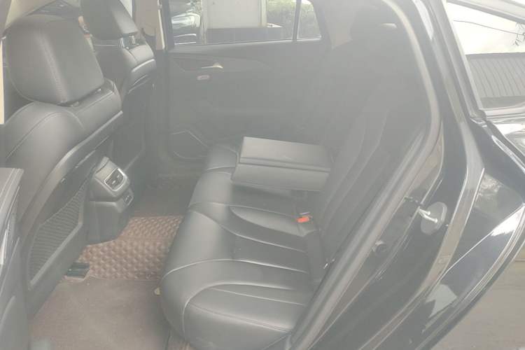 Used Hongqi H5 2022 Classic Model 1.8T Automatic Smart Connect Flagship Edition Left Rear Seat