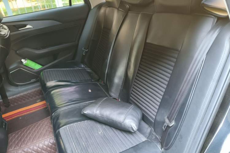 Used Hongqi H5 2022 Classic Model 1.8T Automatic Smart Connect Flagship Edition Left Rear Seat