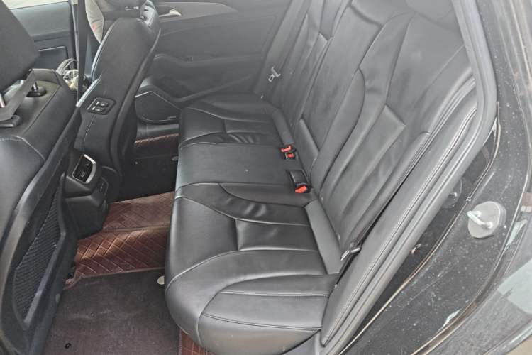 Used Hongqi H5 2022 Classic Model Facelift 1.8T Automatic Smart Connect Flagship Edition Left Rear Seat