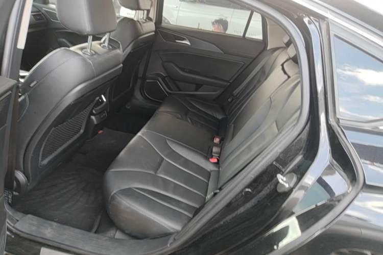 Used Hongqi H5 2022 Classic Model Facelift 1.5T DCT Qiyun Edition Left Rear Seat