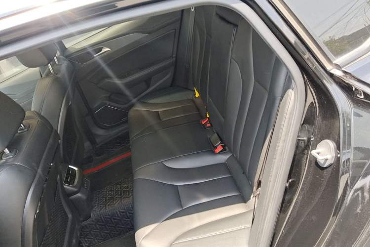 Used Hongqi H5 2022 Classic Model 1.8T Automatic Smart Connect Flagship Edition Left Rear Seat
