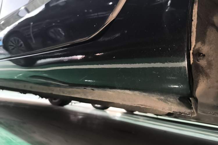 Used Hongqi H5 2022 Classic Model 1.5T DCT Flagship Edition Left Side Sill