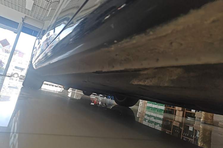 Used Hongqi H5 2022 Classic Model Facelift 1.8T Automatic Smart Connect Flagship Edition Left Side Sill