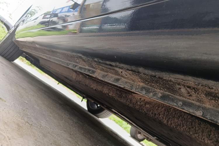 Used Hongqi H5 2022 Classic Model Facelift 1.8T Automatic Smart Connect Flagship Edition Left Side Sill