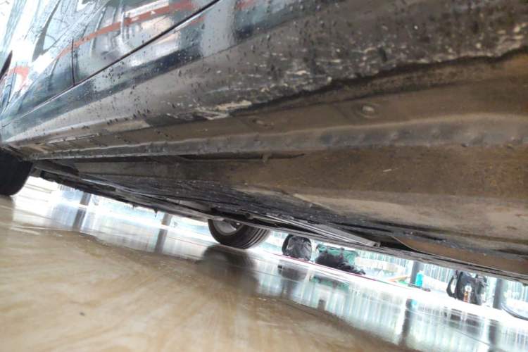 Used Hongqi H5 2022 Classic Model 1.8T Automatic Smart Connect Flagship Edition Left Side Sill