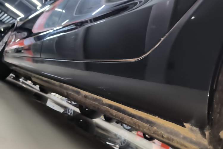 Used Hongqi H5 2022 Classic Model Facelift 1.8T Automatic Smart Connect Flagship Edition Left Side Sill