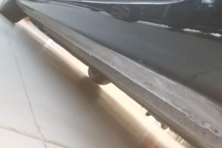 Used Hongqi H5 2022 Classic Model 1.8T Automatic Smart Connect Flagship Edition Left Side Sill
