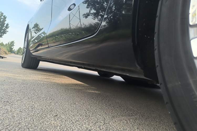 Used Hongqi H5 2022 Classic Model Facelift 1.5T DCT Qiyun Edition Left Side Sill