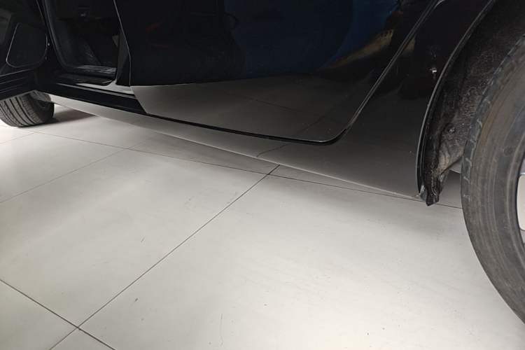 Used Hongqi H5 2022 Classic Model Facelift 1.5T DCT Qiyun Edition Left Side Sill